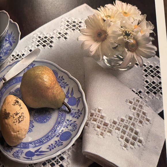 Better Homes & Gardens EMBROIDERY Book 42 How-To Projects Vtg Excellent Cond - Picture 4 of 8